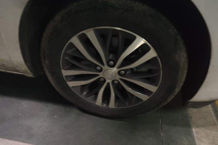 Used Buick GL8 2020 ES Land Cruiser 653T Comfort Edition Right Front Wheel Hub