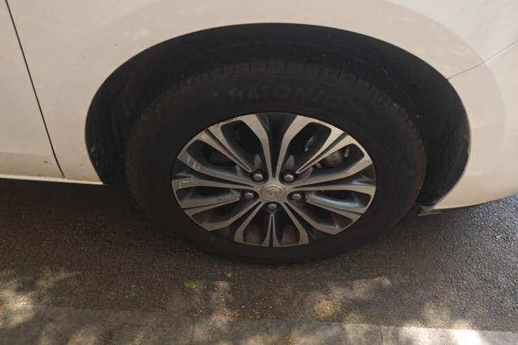 Used Buick GL8 2020 Land Cruiser Executive Class 652T Comfort Model Right Front Wheel Hub
