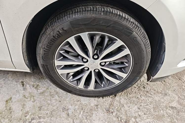 Used Buick GL8 2020 ES Land Cruiser 653T Comfort Edition Right Front Wheel Hub