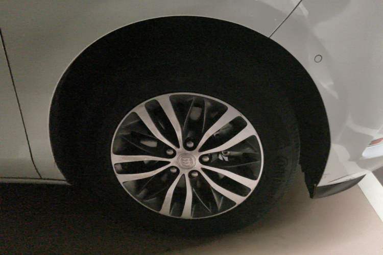 Used Buick GL8 2020 ES Land Cruiser 653T Luxury Model Right Front Wheel Hub