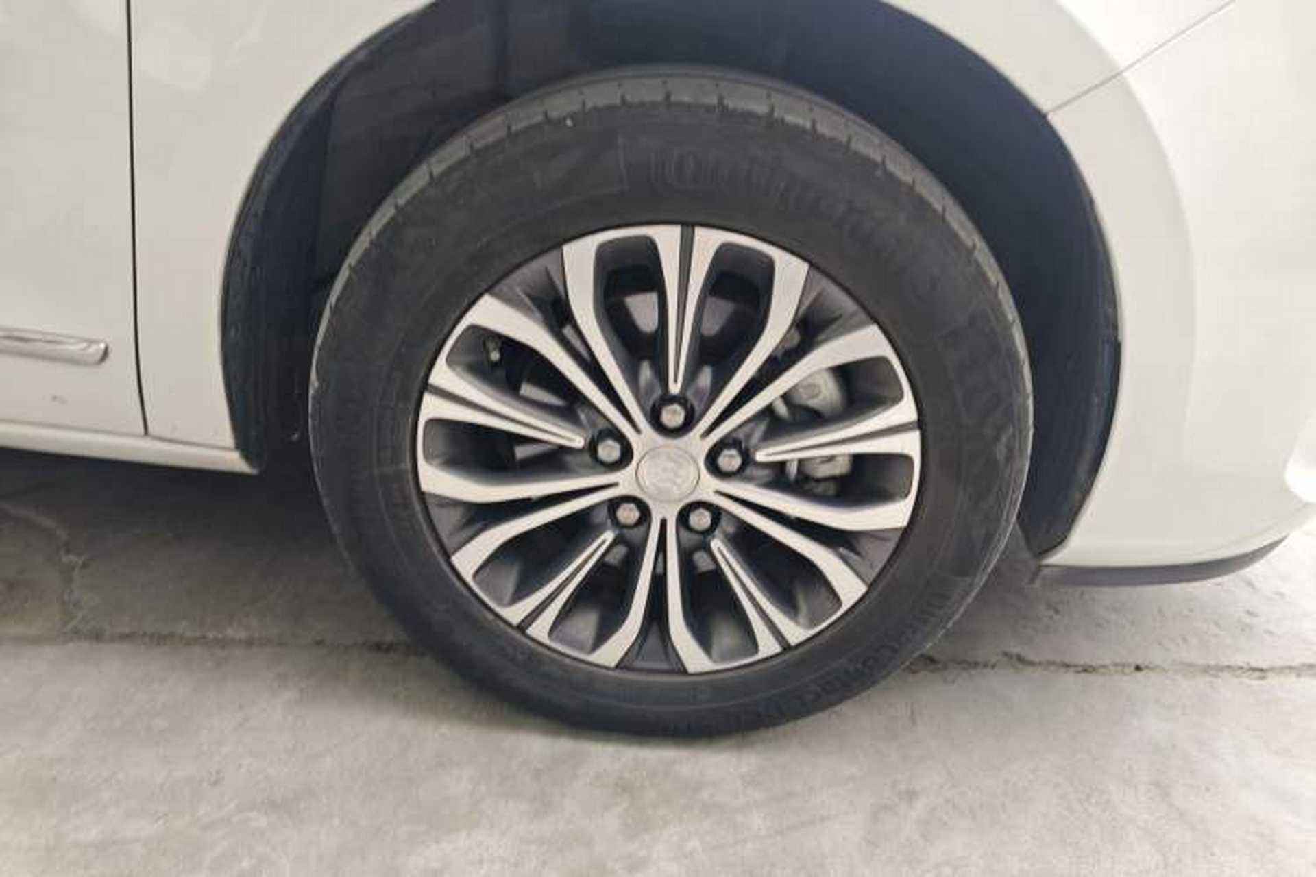 Used Buick GL8 2020 Land Business Class 652T Luxury Model Right Front Wheel Hub