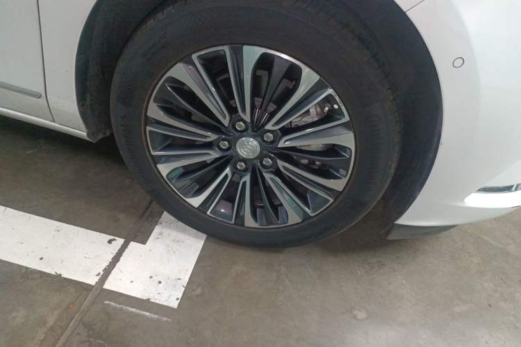 Used Buick GL8 2020 ES Land Cruiser 653T Flagship Model Right Front Wheel Hub