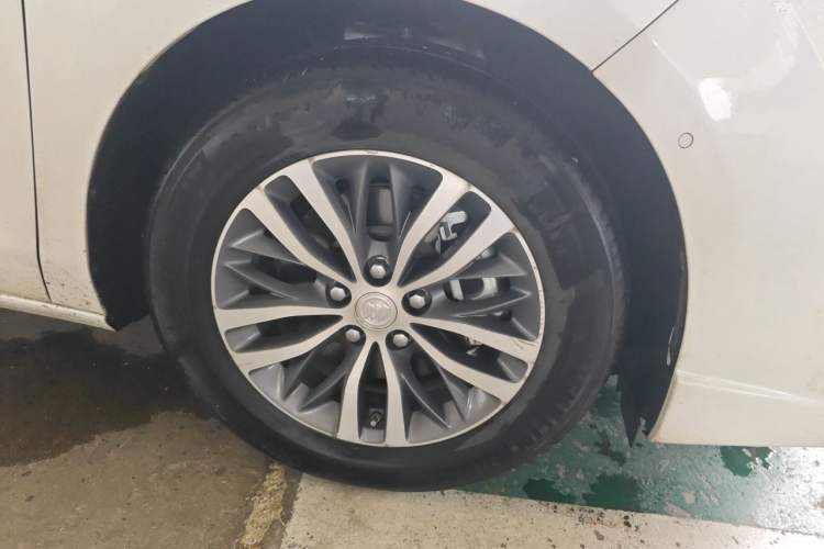 Used Buick GL8 2020 ES Land Cruiser 653T Luxury Edition Right Front Wheel Hub