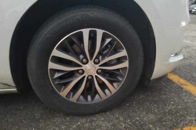 Used Buick GL8 2020 ES Land Cruiser 653T Comfort Edition Right Front Wheel Hub