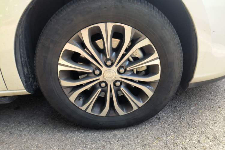 Used Buick GL8 2020 Land Business Class 652T Luxury Model Right Front Wheel Hub