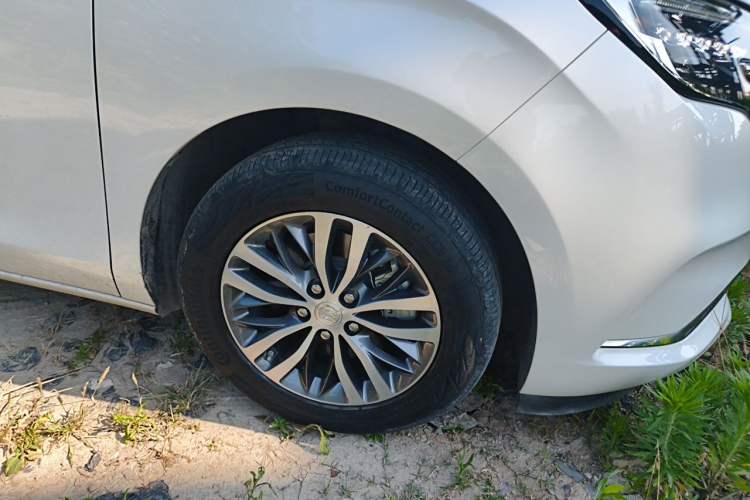 Used Buick GL8 2020 ES Land Cruiser 653T Comfort Edition Right Front Wheel Hub