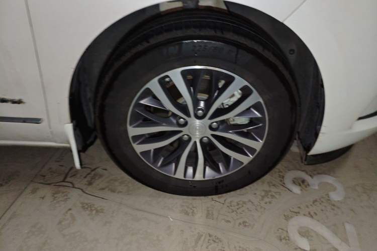 Used Buick GL8 2020 ES Land Cruiser 653T Luxury Edition Right Front Wheel Hub