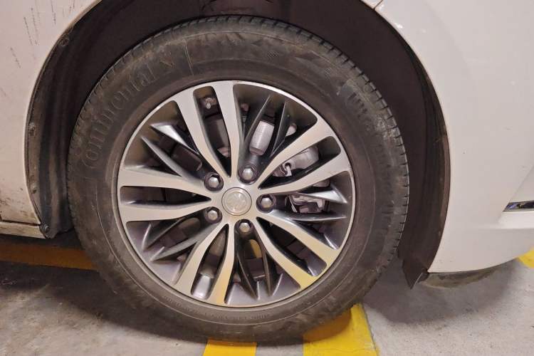 Used Buick GL8 2020 ES Land Cruiser 653T Comfort Edition Right Front Wheel Hub