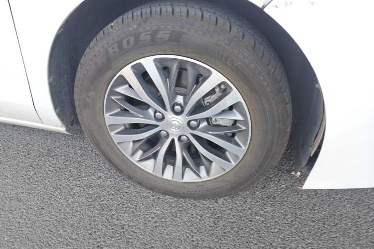 Used Buick GL8 2020 ES Land Cruiser 653T Comfort Edition Right Front Wheel Hub