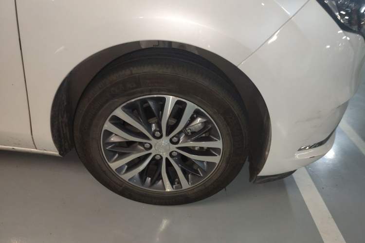 Used Buick GL8 2020 ES Land Cruiser 653T Comfort Edition Right Front Wheel Hub