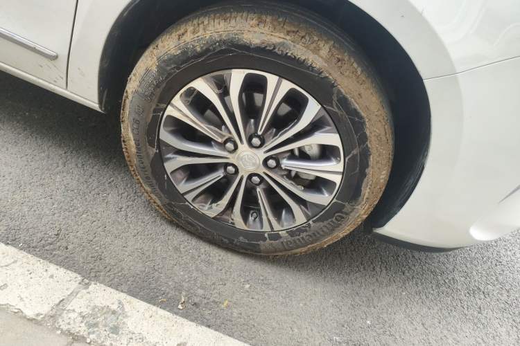 Used Buick GL8 2020 Land Business Class 652T Luxury Model Right Front Wheel Hub