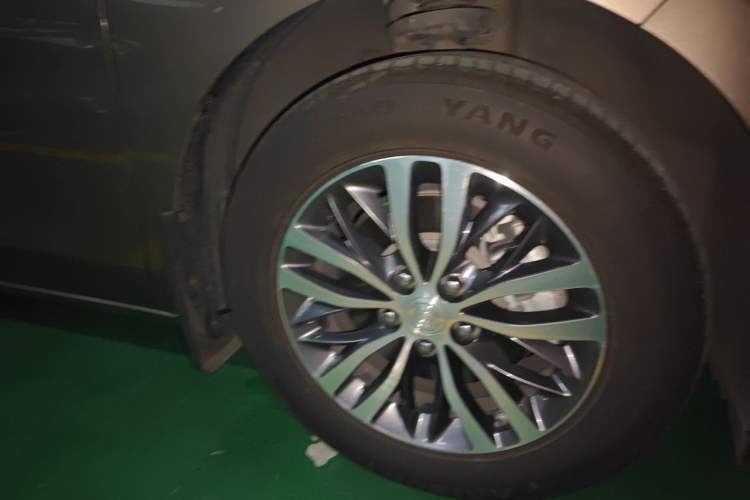 Used Buick GL8 2020 ES Land Cruiser 653T Comfort Edition Right Front Wheel Hub