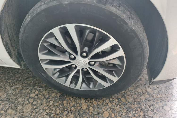 Used Buick GL8 2020 ES Land Cruiser 653T Comfort Edition Right Front Wheel Hub