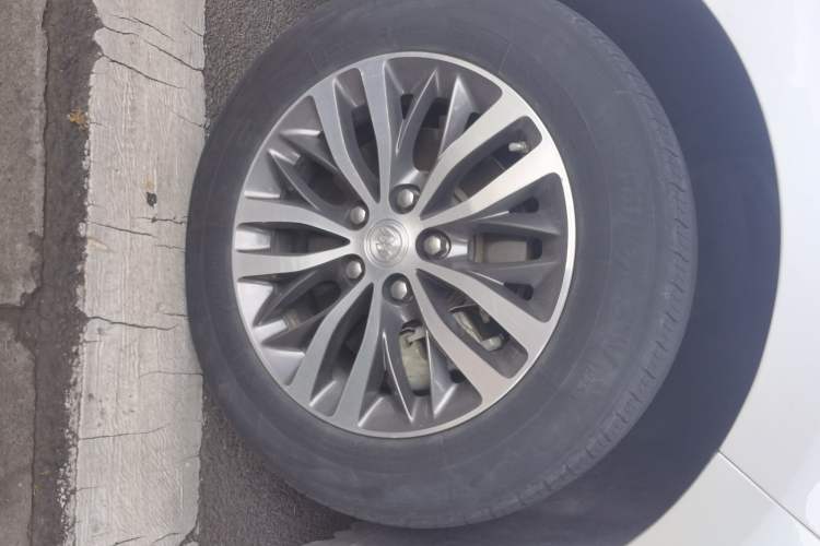 Used Buick GL8 2020 ES Land Cruiser 653T Luxury Edition Right Front Wheel Hub