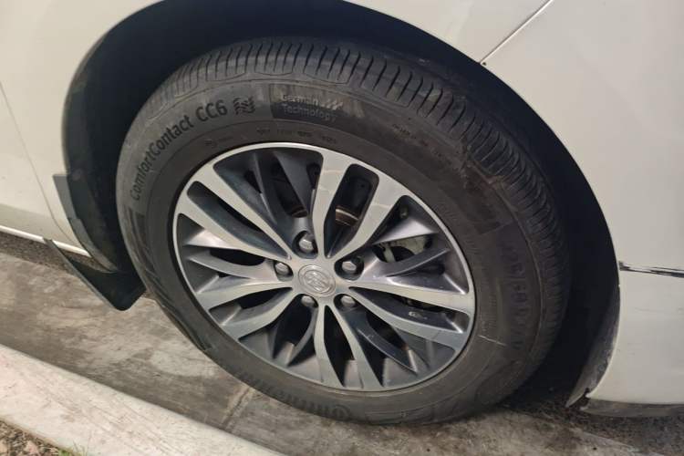 Used Buick GL8 2020 ES Land Cruiser 653T Comfort Edition Right Front Wheel Hub