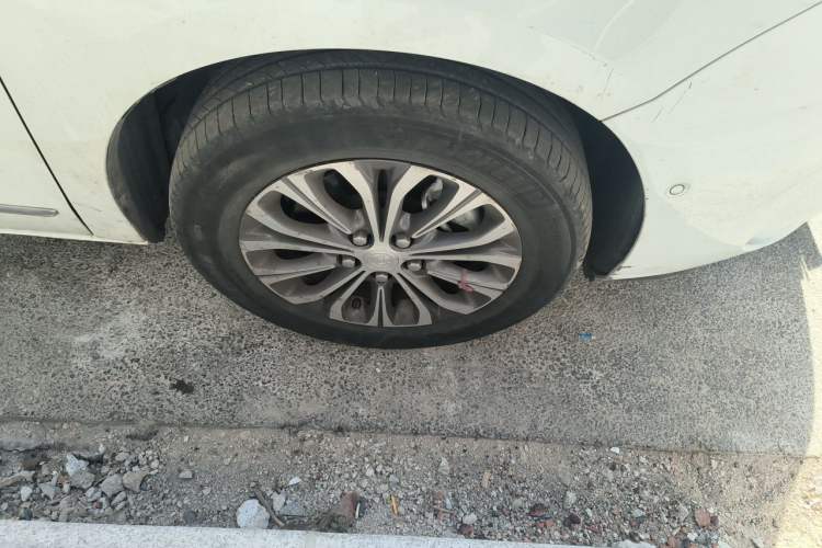 Used Buick GL8 2020 Land Business Class 652T Premium Model Right Front Wheel Hub