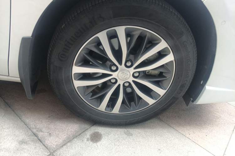 Used Buick GL8 2020 ES Land Cruiser 653T Comfort Edition Right Front Wheel Hub