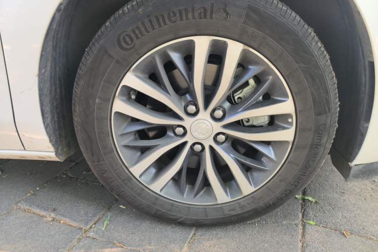 Used Buick GL8 2020 ES Land Cruiser 653T Comfort Edition Right Front Wheel Hub