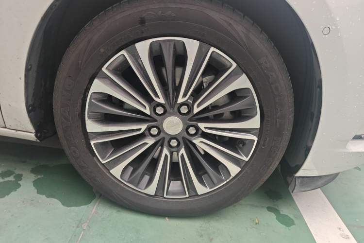 Used Buick GL8 2020 ES Land Cruiser 653T Luxury Model Right Front Wheel Hub
