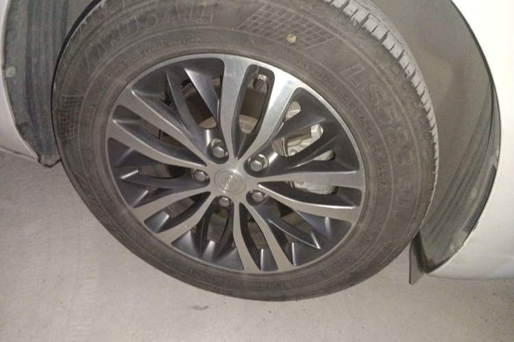 Used Buick GL8 2020 ES Land Cruiser 653T Comfort Edition Right Front Wheel Hub