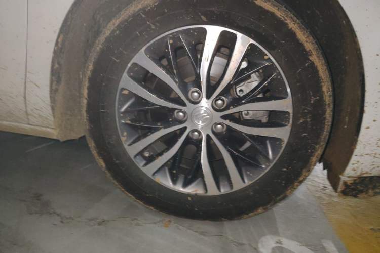 Used Buick GL8 2020 ES Land Cruiser 653T Comfort Edition Right Front Wheel Hub