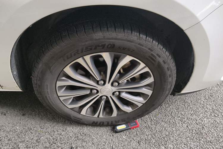 Used Buick GL8 2020 Land Business Class 652T Luxury Model Right Front Wheel Hub