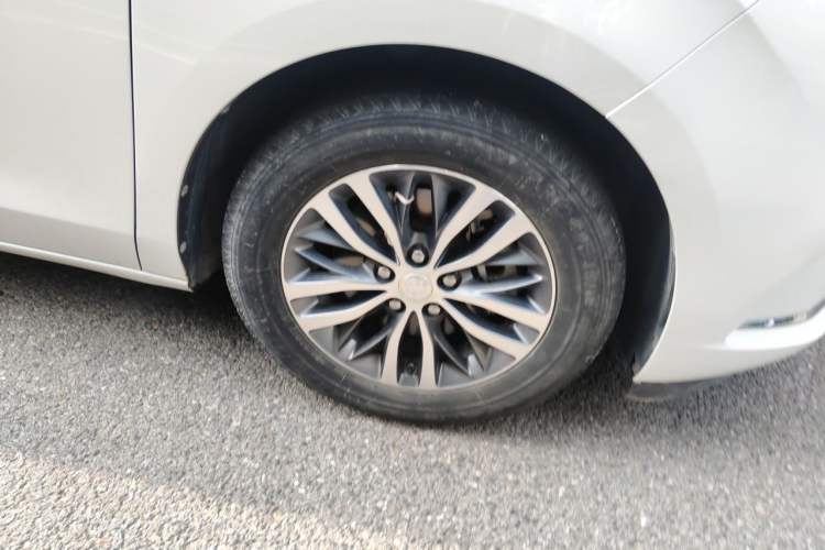 Used Buick GL8 2020 ES Land Cruiser 653T Comfort Edition Right Front Wheel Hub