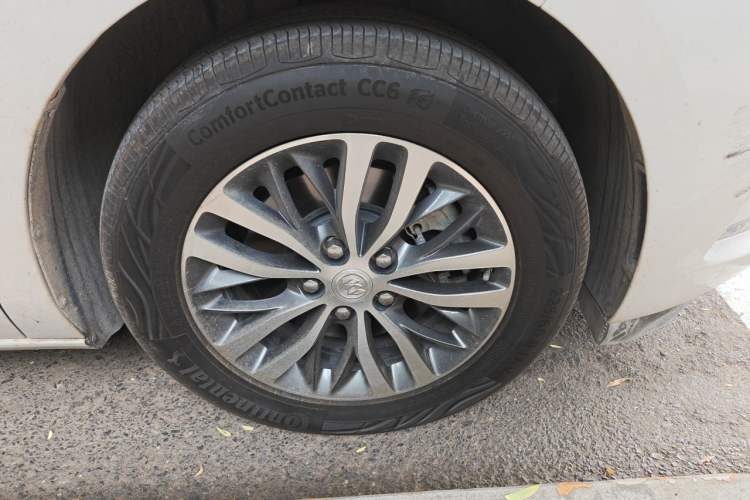 Used Buick GL8 2020 ES Land Cruiser 653T Comfort Edition Right Front Wheel Hub