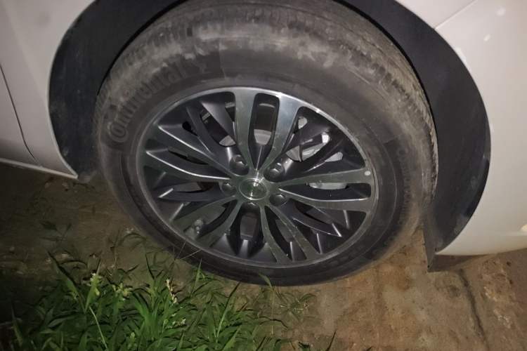 Used Buick GL8 2020 ES Land Cruiser 653T Comfort Edition Right Front Wheel Hub