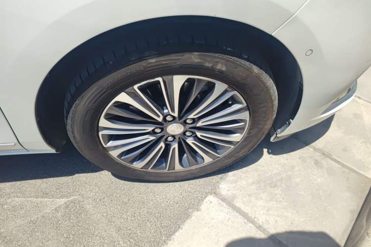 Used Buick GL8 2020 ES Land Cruiser 653T Flagship Model Right Front Wheel Hub