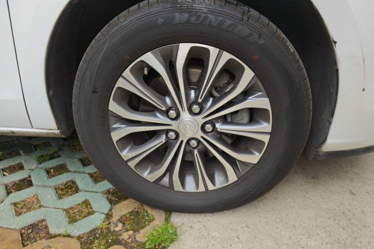 Used Buick GL8 2020 Land Cruiser Executive Class 652T Comfort Model Right Front Wheel Hub