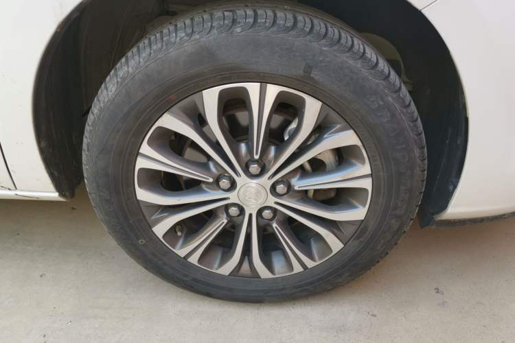 Used Buick GL8 2020 Land Cruiser Executive Class 652T Comfort Model Right Front Wheel Hub