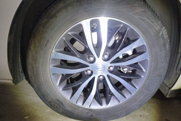 Used Buick GL8 2020 ES Land Cruiser 653T Comfort Edition Right Front Wheel Hub