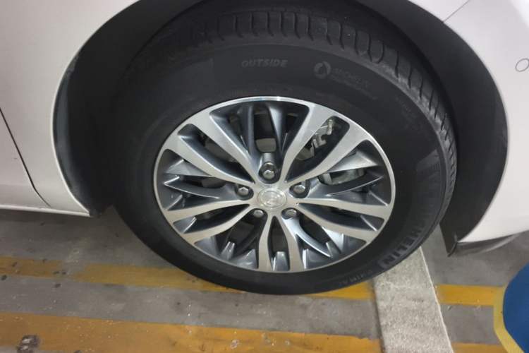 Used Buick GL8 2020 ES Land Cruiser 653T Luxury Edition Right Front Wheel Hub