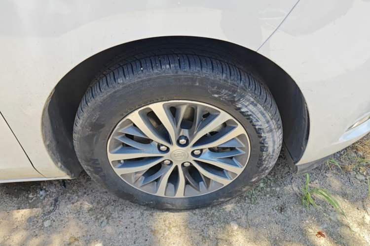 Used Buick GL8 2020 ES Land Cruiser 653T Comfort Edition Right Front Wheel Hub