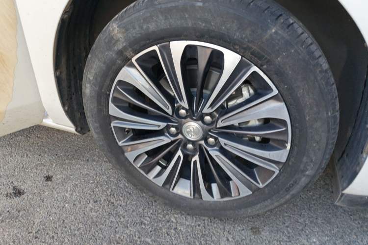 Used Buick GL8 2020 ES Land Cruiser 653T Luxury Model Right Front Wheel Hub