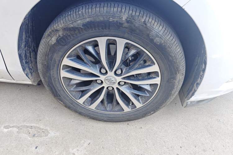 Used Buick GL8 2020 ES Land Cruiser 653T Comfort Edition Right Front Wheel Hub