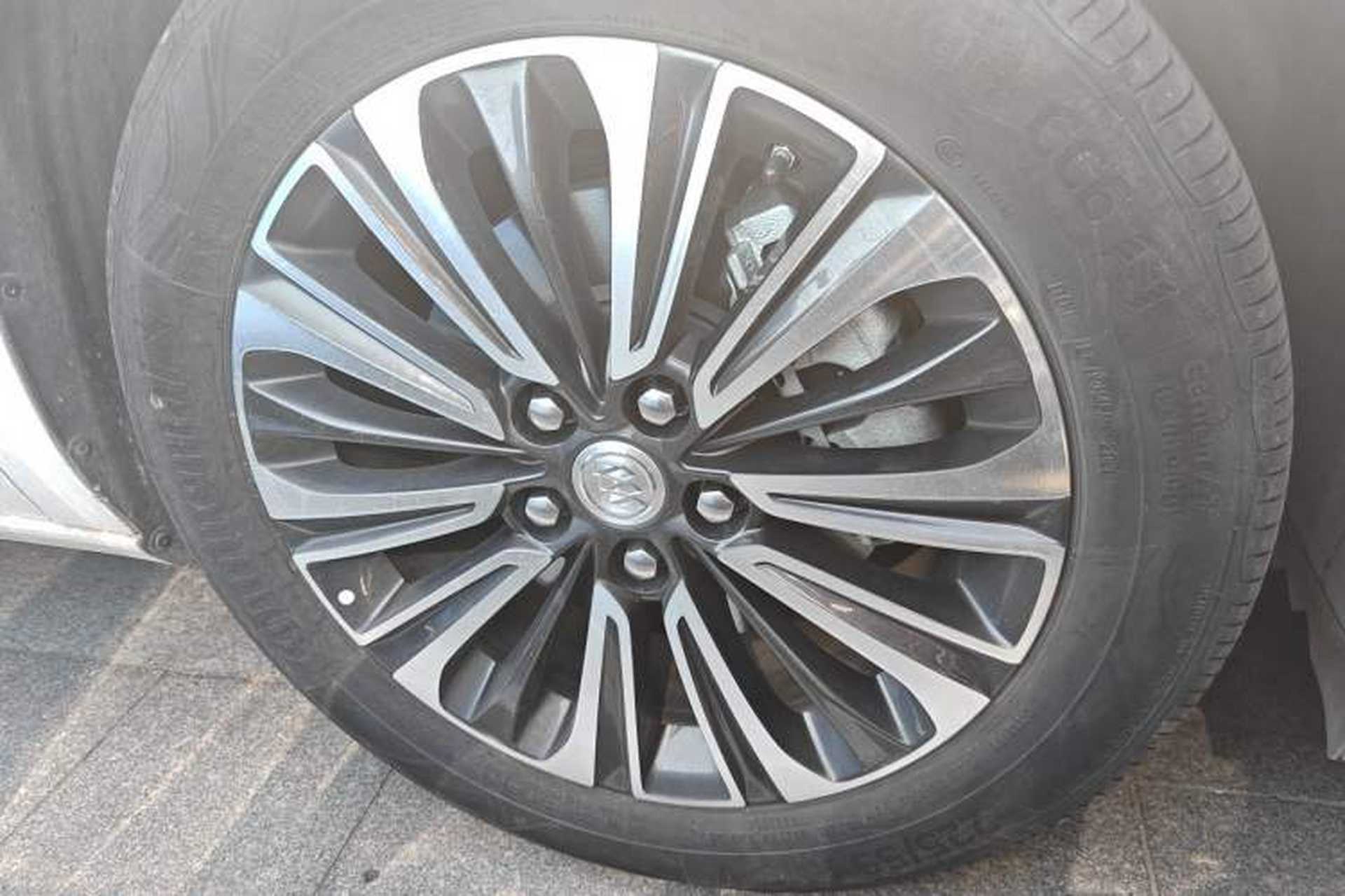 Used Buick GL8 2020 ES Land Cruiser 653T Luxury Model Right Front Wheel Hub