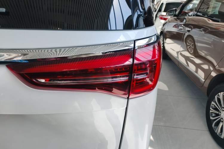 Used Buick GL8 2020 ES Land Cruiser 653T Smart Flagship Model Right Rear Taillight
