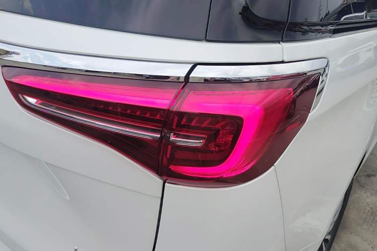Used Buick GL8 2020 ES Land Cruiser 653T Luxury Edition Right Rear Taillight