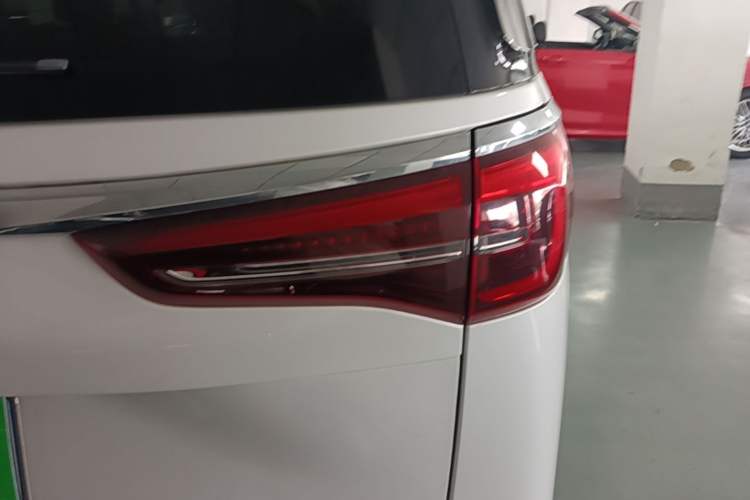 Used Buick GL8 2020 ES Land Cruiser 653T Luxury Edition Right Rear Taillight