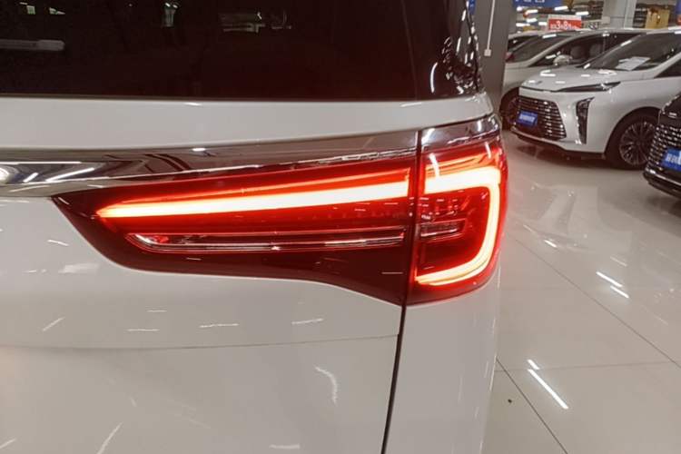 Used Buick GL8 2020 ES Land Cruiser 653T Luxury Edition Right Rear Taillight