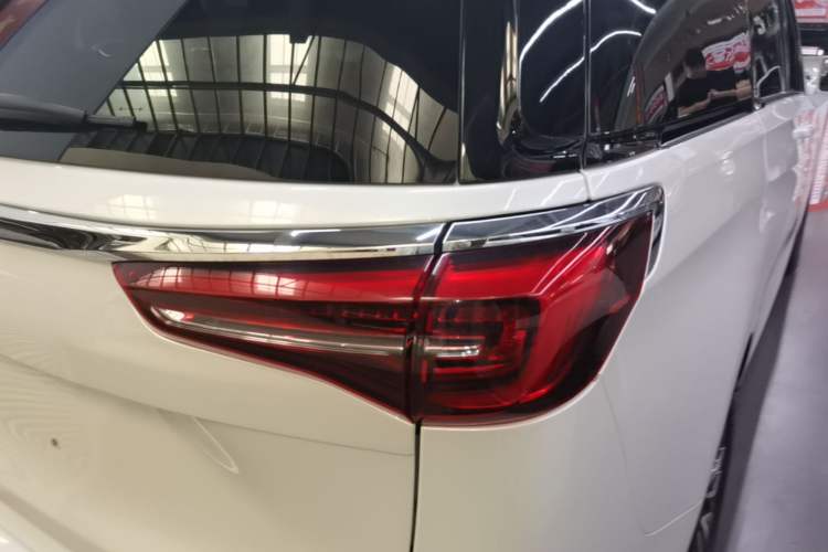 Used Buick GL8 2020 ES Land Cruiser 653T Luxury Edition Right Rear Taillight