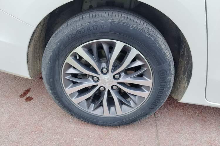 Used Buick GL8 2020 ES Land Cruiser 653T Comfort Edition Right Rear Wheel Hub