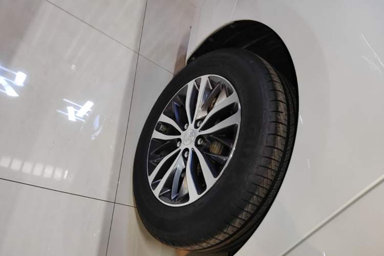 Used Buick GL8 2020 ES Land Cruiser 653T Luxury Edition Right Rear Wheel Hub
