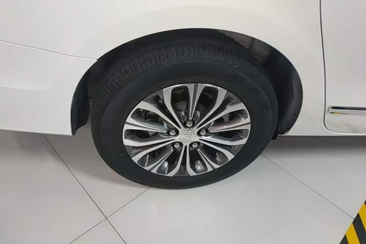 Used Buick GL8 2020 Land Business Class 652T Premium Model Right Rear Wheel Hub