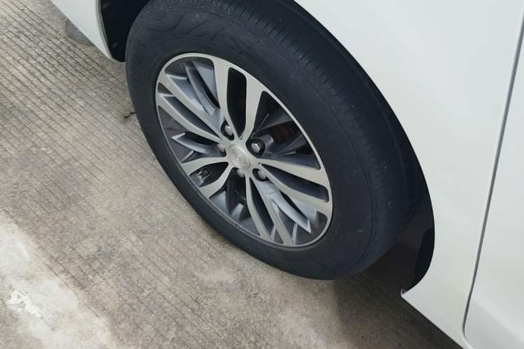 Used Buick GL8 2020 ES Land Cruiser 653T Luxury Edition Right Rear Wheel Hub