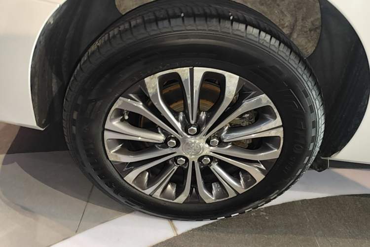 Used Buick GL8 2020 Land Business Class 652T Luxury Model Right Rear Wheel Hub