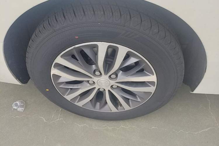 Used Buick GL8 2020 ES Land Cruiser 653T Luxury Edition Right Rear Wheel Hub