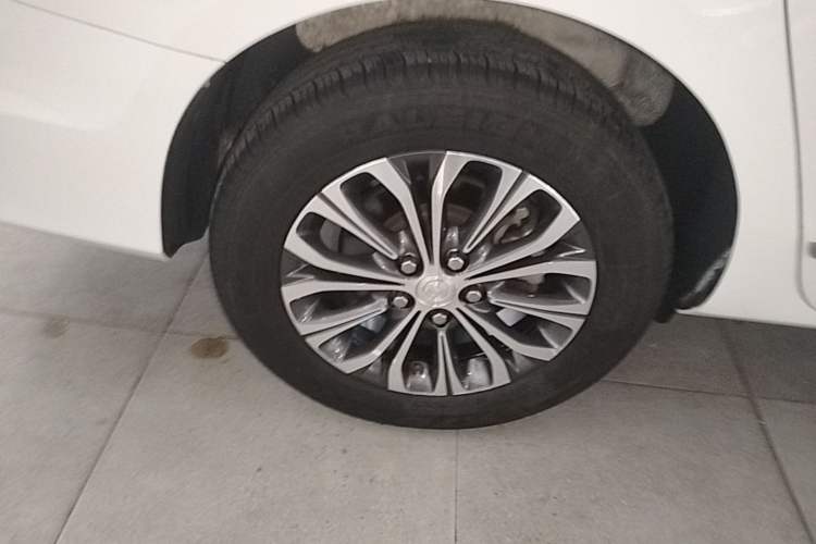 Used Buick GL8 2020 Land Business Class 652T Luxury Model Right Rear Wheel Hub